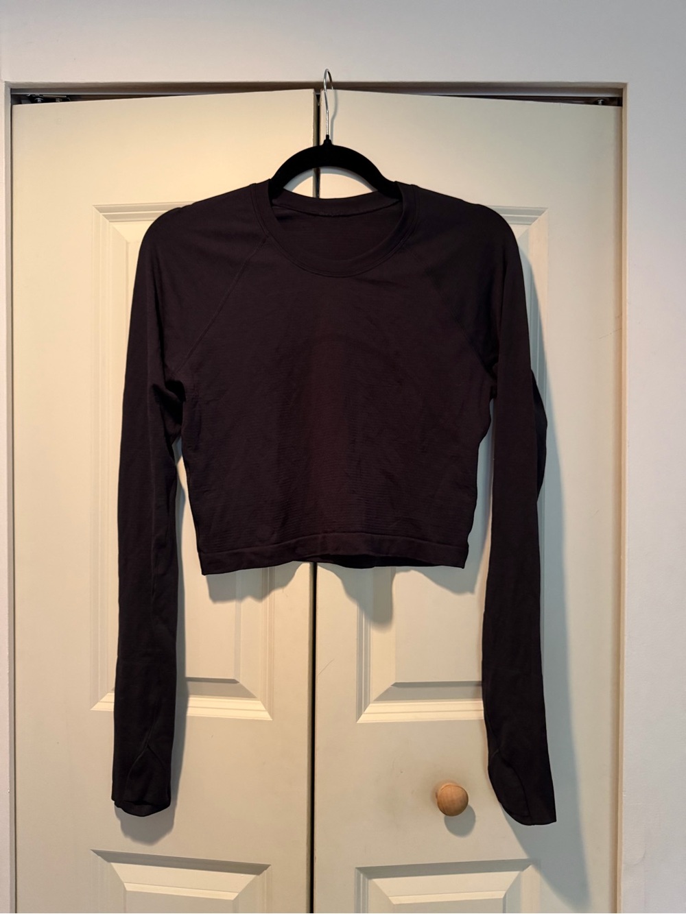 Lululemon Women's Swiftly Cropped Black Long-Sleeve Cropped Top